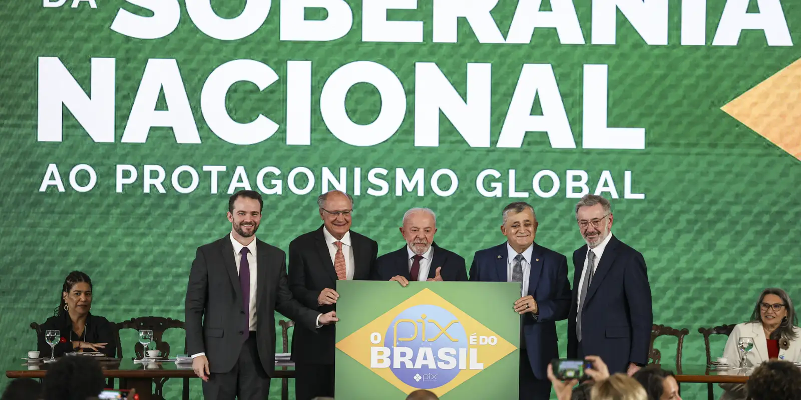 Durigan reafirma soberania nacional e proteção do Pix em debate sobre desenvolvimento econômico