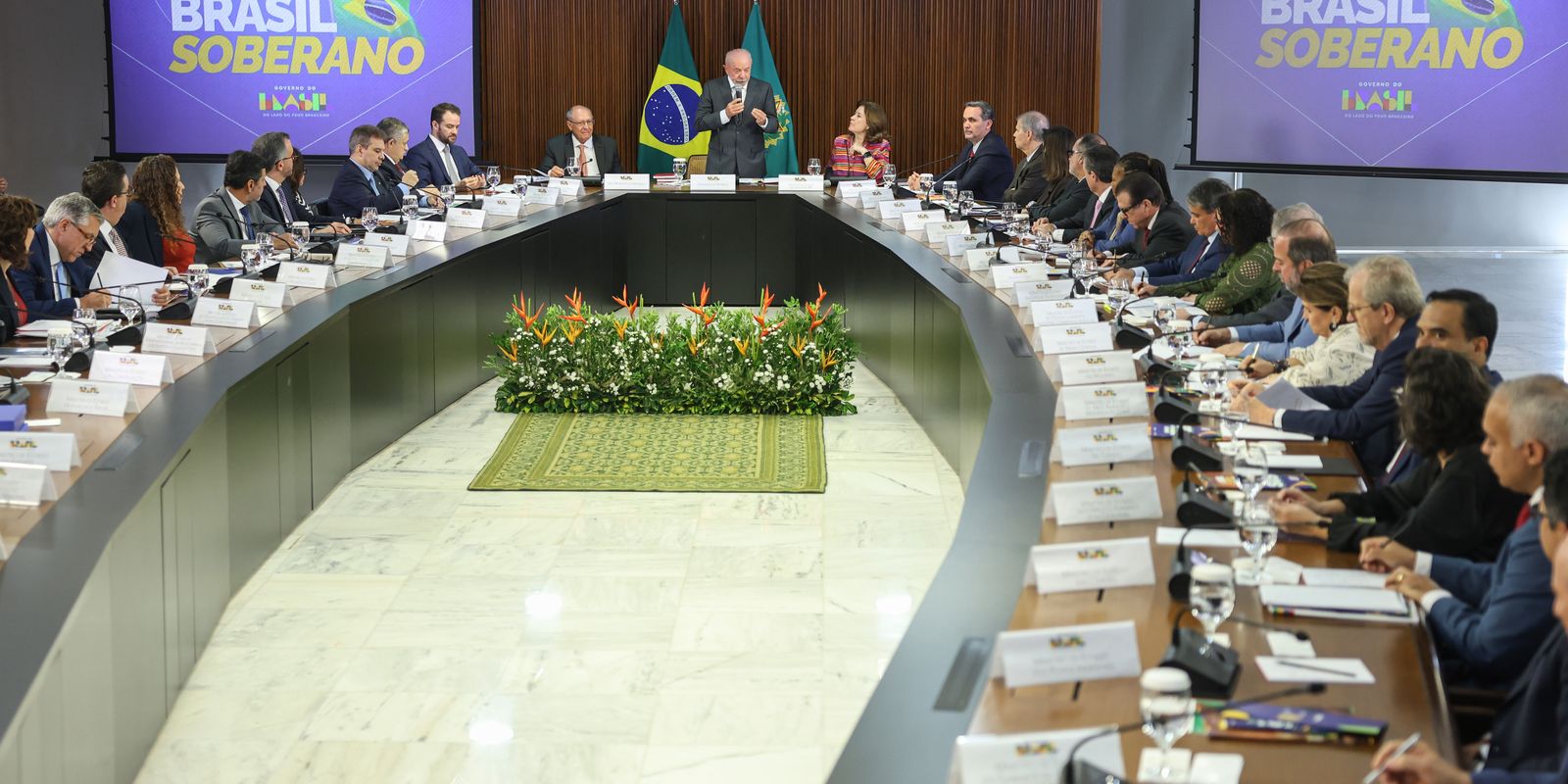 Brasil busca novos parceiros comerciais após taxações dos Estados Unidos