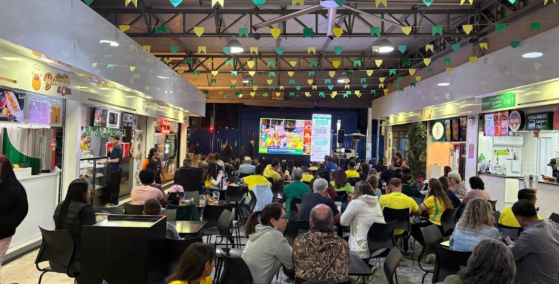 Calçadão Praia Shopping terá telão para assistir jogos da Copa do Mundo e encontro de troca de figurinhas