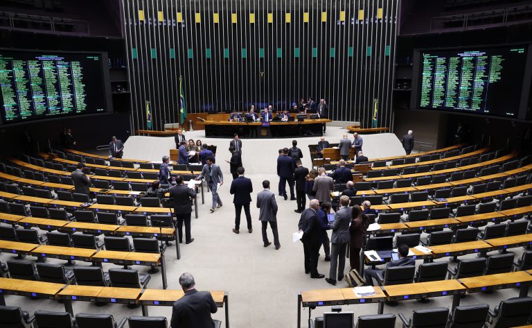 Câmara aprova projeto de lei que assegura atestado para responsável legal de criança doente