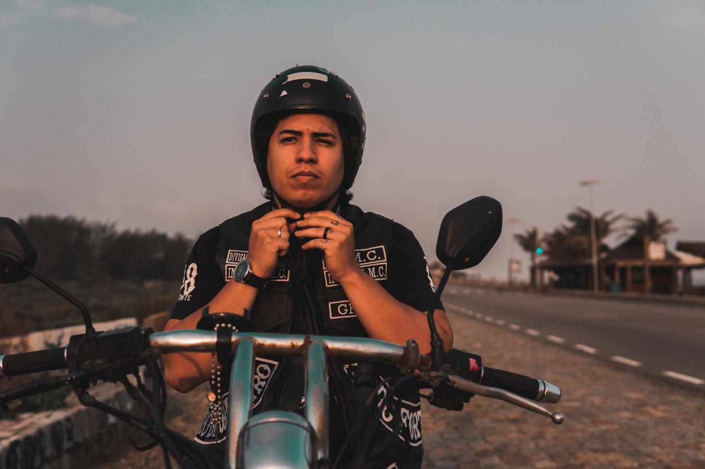 Capacetes abertos para moto: conheça os diferenciais mais valorizados no uso diário
