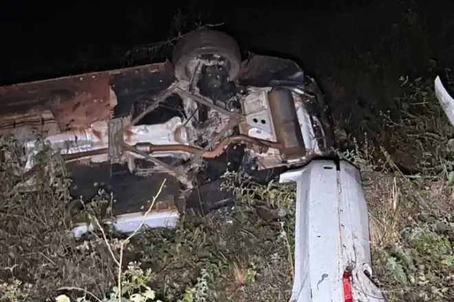 Cinco pessoas morrem após carro cair de ribanceira de cerca de 100 metros em Imbé de Minas