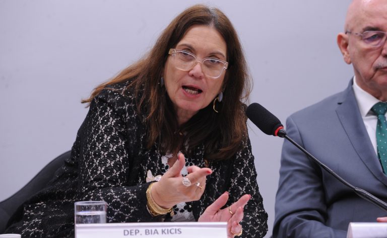 Comissão da Câmara aprova ações educativas e campanha sobre fibromialgia