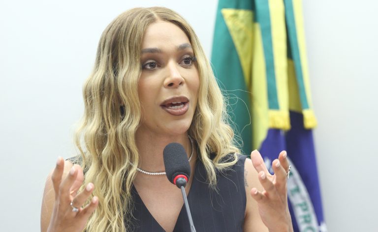 Comissão da Câmara aprova isenção de imposto para próteses de silicone após mastectomia