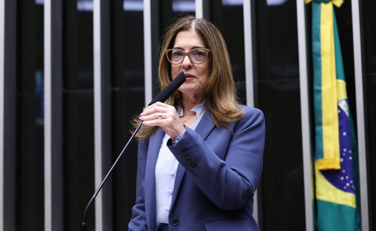 Comissão da Câmara aprova projeto para ampliar a inclusão de pessoas com autismo no trabalho
