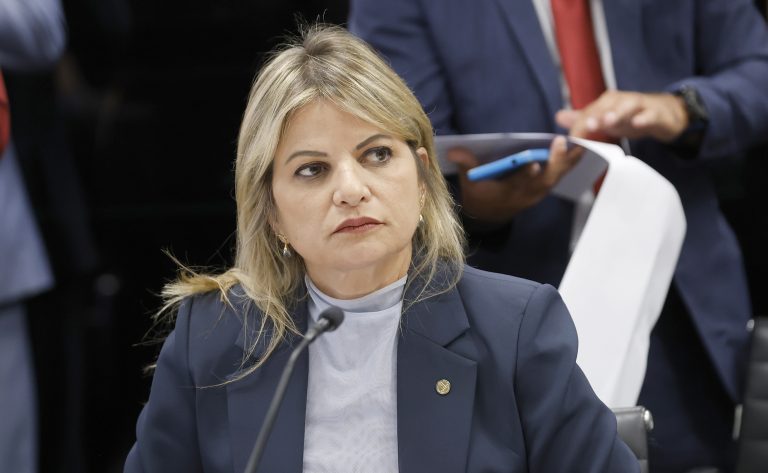 Comissão da Câmara aprova projeto de capacitação sobre direitos da mulher