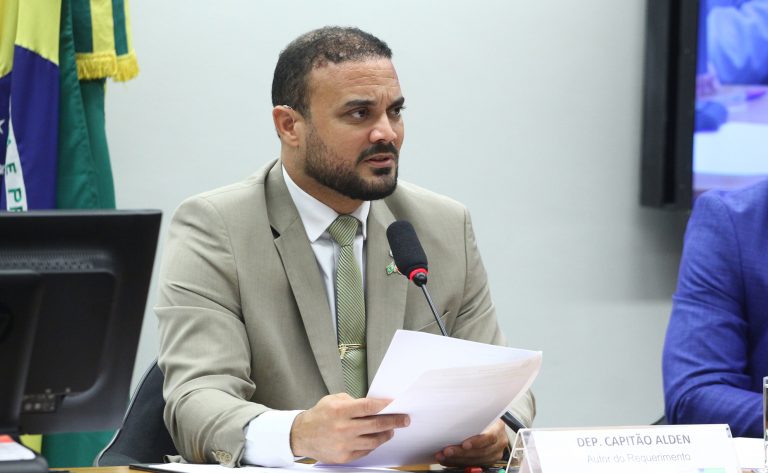 Comissão aprova porte de arma para corretores de imóveis na Câmara dos Deputados