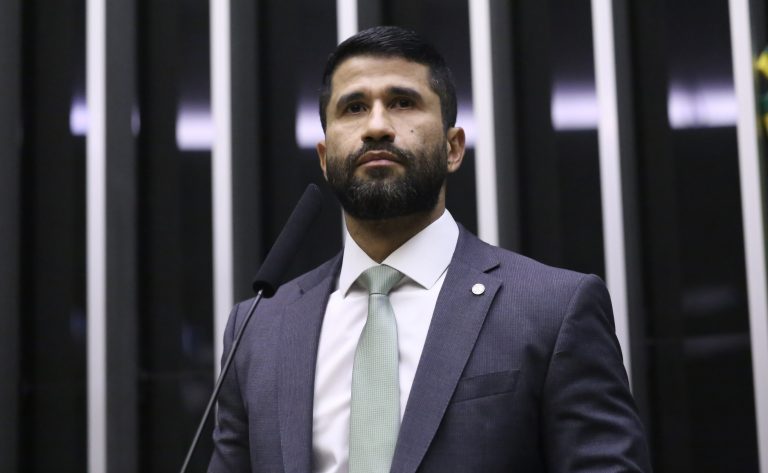 Comissão da Câmara aprova reconhecimento nacional da certificação de bombeiro mergulhador