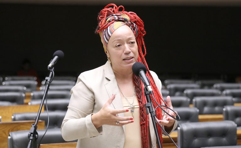 Comissão da Câmara aprova punição a organizadores de eventos esportivos por omissão contra discriminação