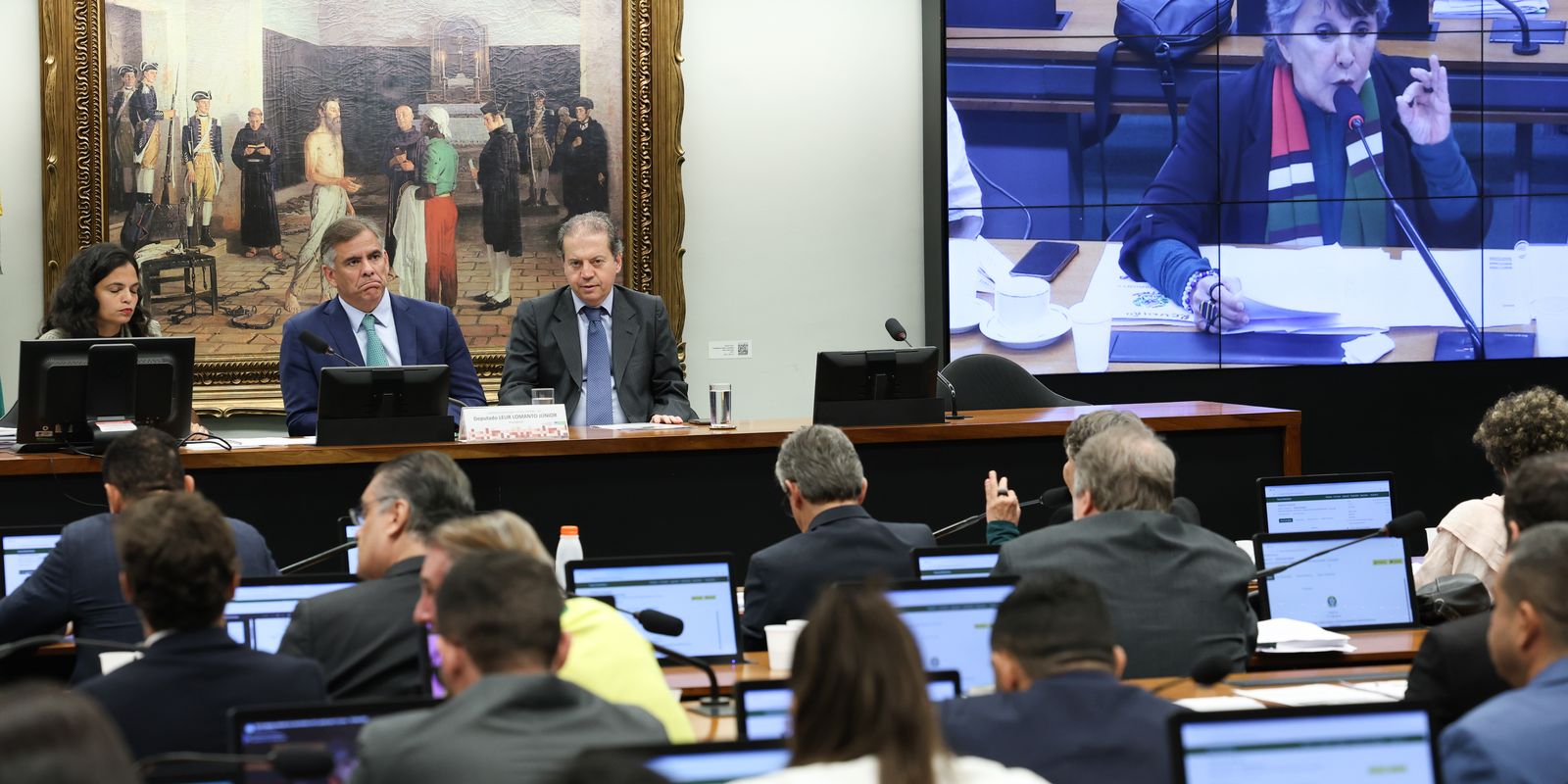 Câmara dos Deputados aprova redução da maioridade penal para 16 anos em comissão