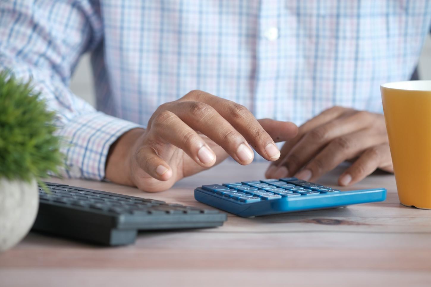 Como o pagamento online do licenciamento simplifica a regularização veicular?