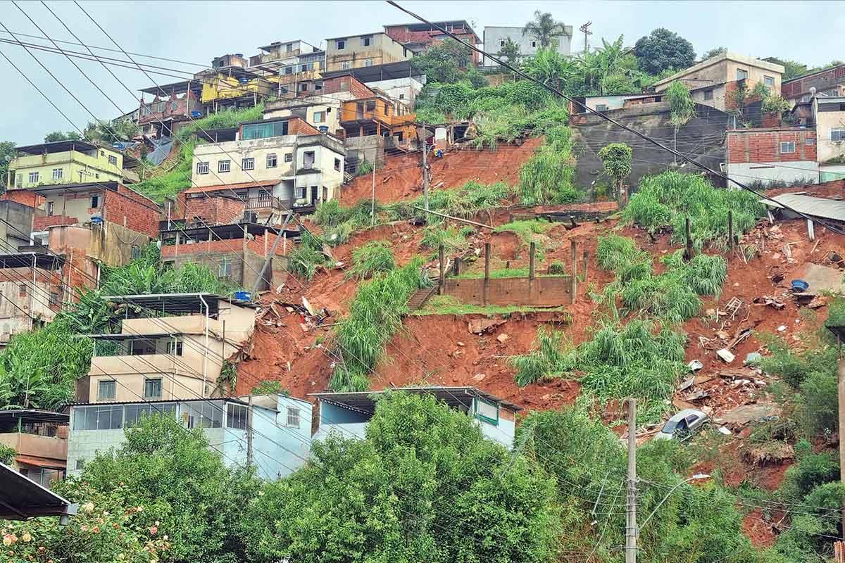 Compra Assistida: Plantão no Mercado Municipal auxilia famílias atingidas pelas chuvas a escolherem novos imóveis