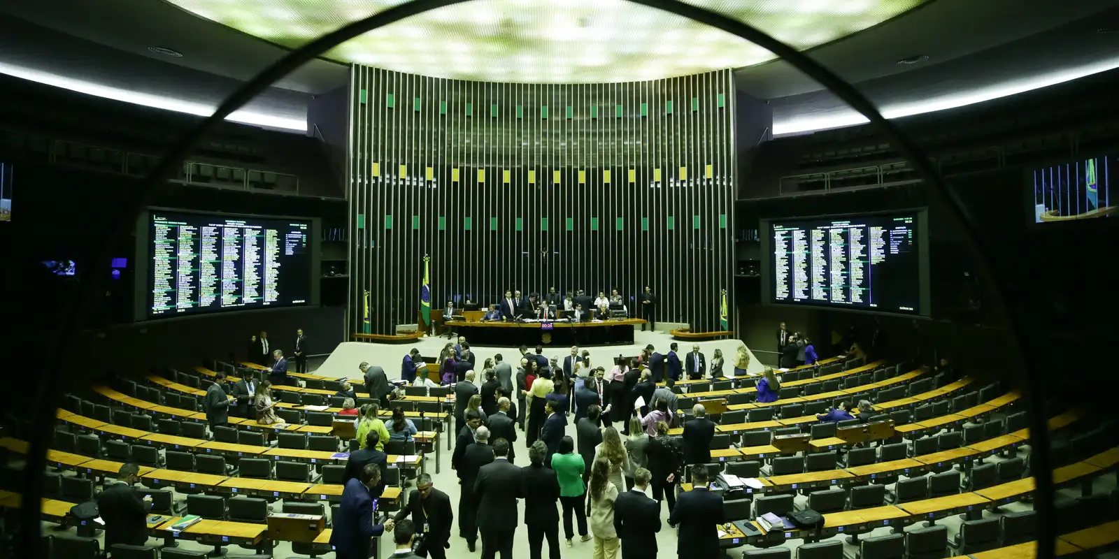 Câmara dos Deputados avança com proposta de redução da maioridade penal