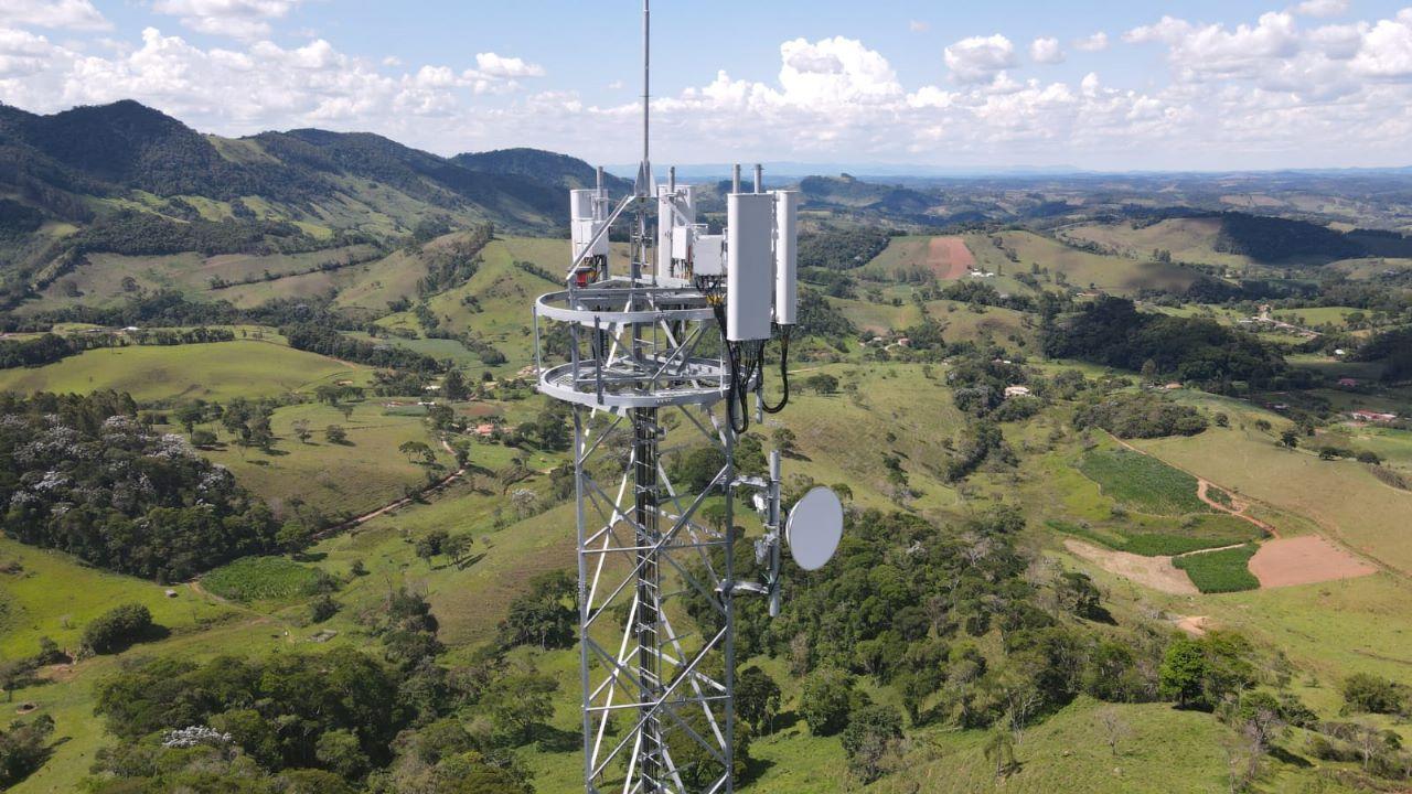 Governo de Minas Gerais amplia internet rural com 140 novas antenas do Alô, Minas!