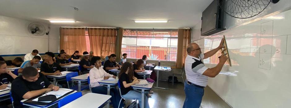 Governo de Minas nomeia 200 novos servidores para a educação; chamadas do concurso já passam de 7 mil