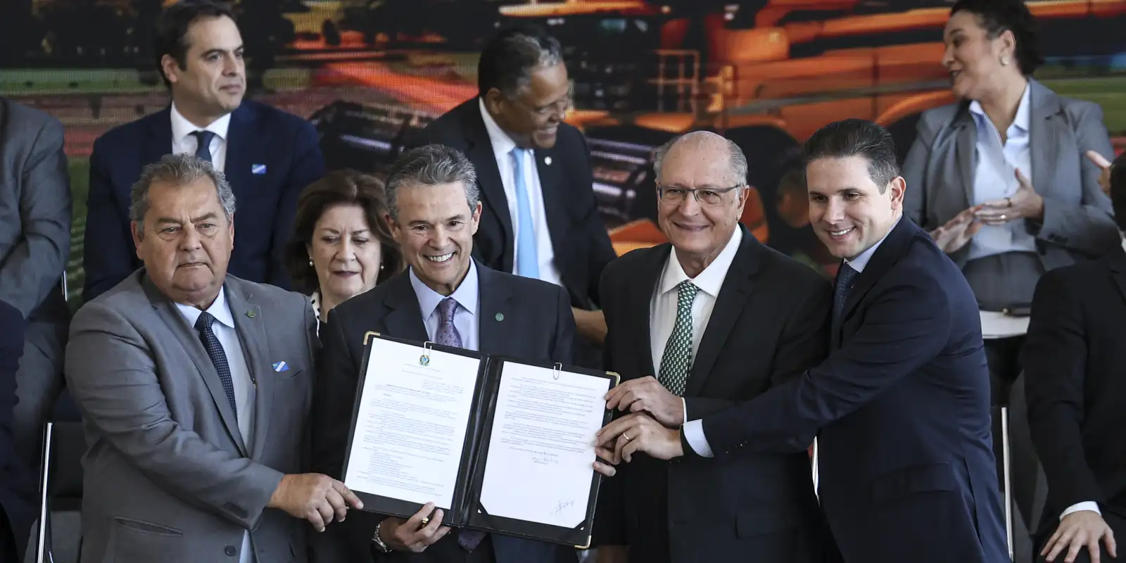 Governo federal anuncia Plano Safra 2026/2027 com R$ 525,1 bilhões para o agronegócio