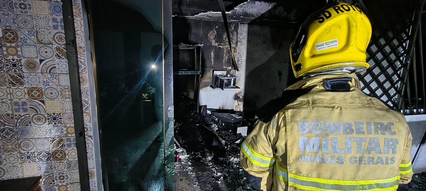 Homem é resgatado com queimaduras em 60% do corpo após incêndio em casa