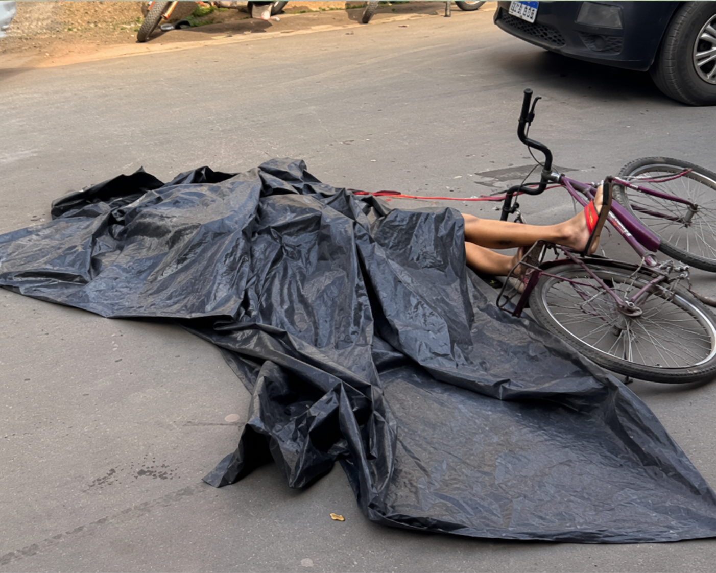 Homem morre após acidente envolvendo bicicleta e caminhão em Ubá