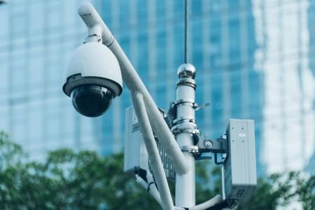 Inteligência artificial converte câmeras de segurança em sistemas de monitoramento ativo