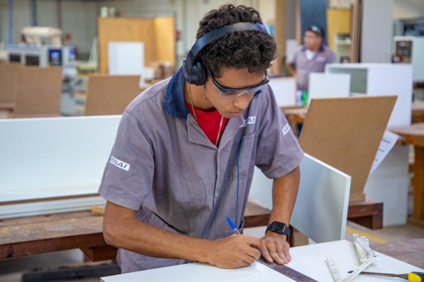 Formação técnica impulsiona Geração Z em Minas Gerais com altas chances de emprego