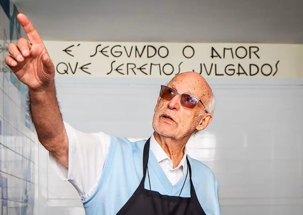 Padre Júlio Lancellotti recebe título de Doutor Honoris Causa pela UFJF, em Juiz de Fora