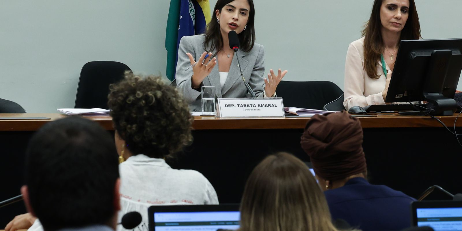 Câmara dos Deputados avança com proposta para criminalizar misoginia