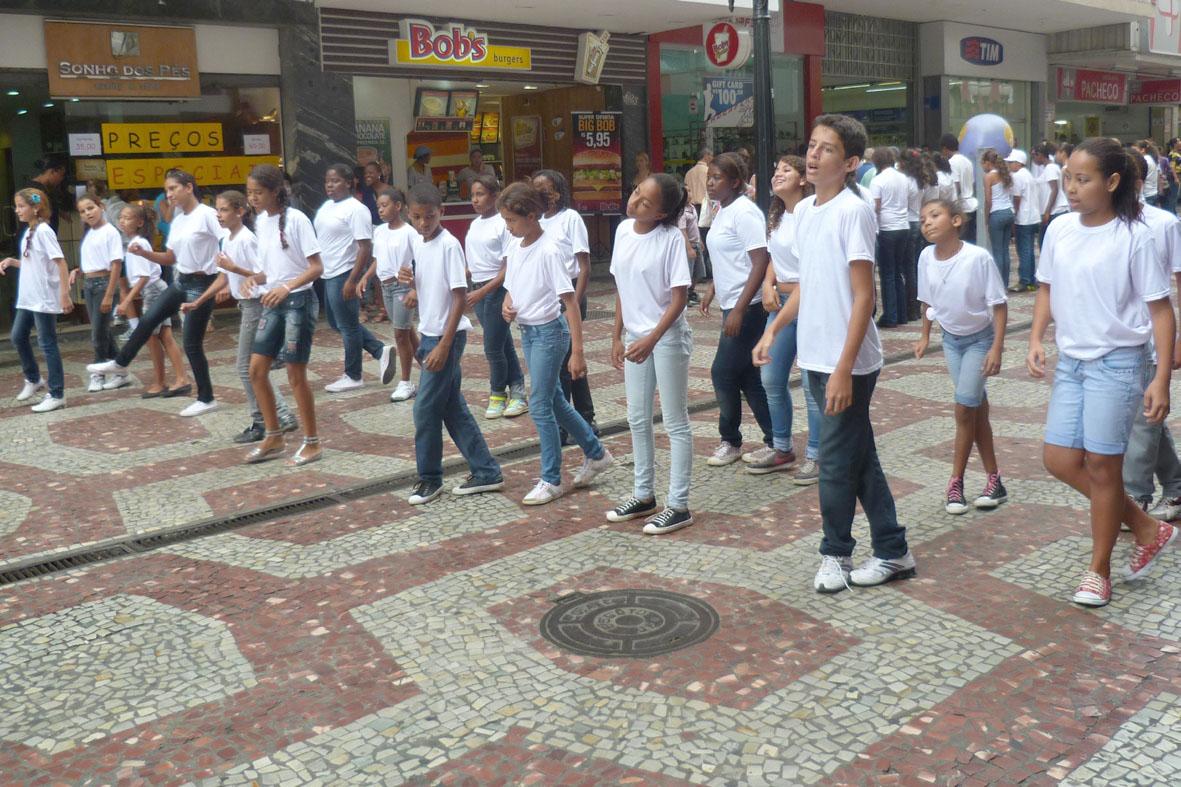 Rede Municipal de Juiz de Fora promove 13ª edição da Dança da Escola no Calçadão