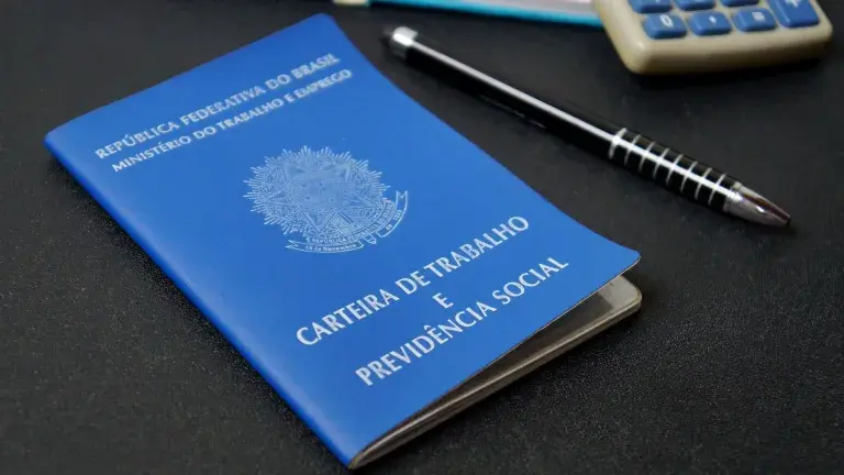 Vagou JF abre vagas para professor de natação e outras funções nesta segunda-feira; veja como se candidatar