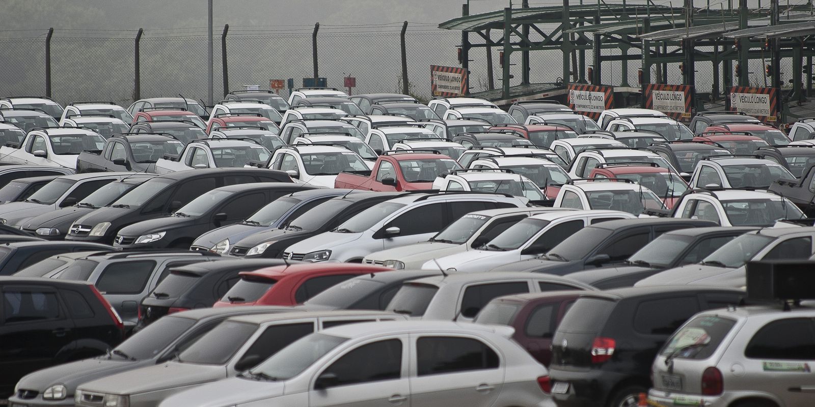 Venda de veículos novos no Brasil cresce 15% até maio, revela Fenabrave