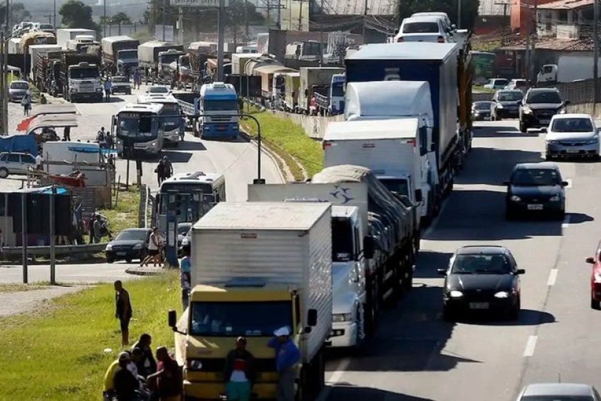 Falta de motoristas ameaça o transporte de cargas em Minas Gerais