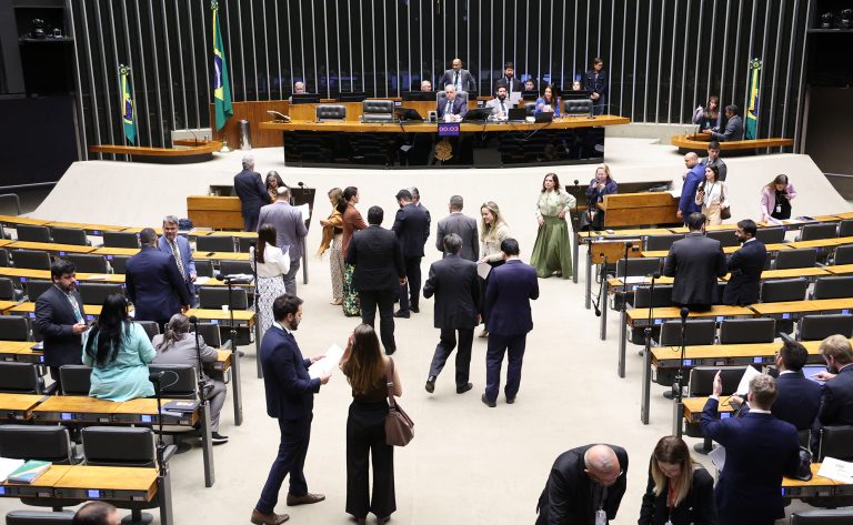 Câmara dos Deputados aprova projeto que proíbe cobrança de tarifa mínima para água e esgoto