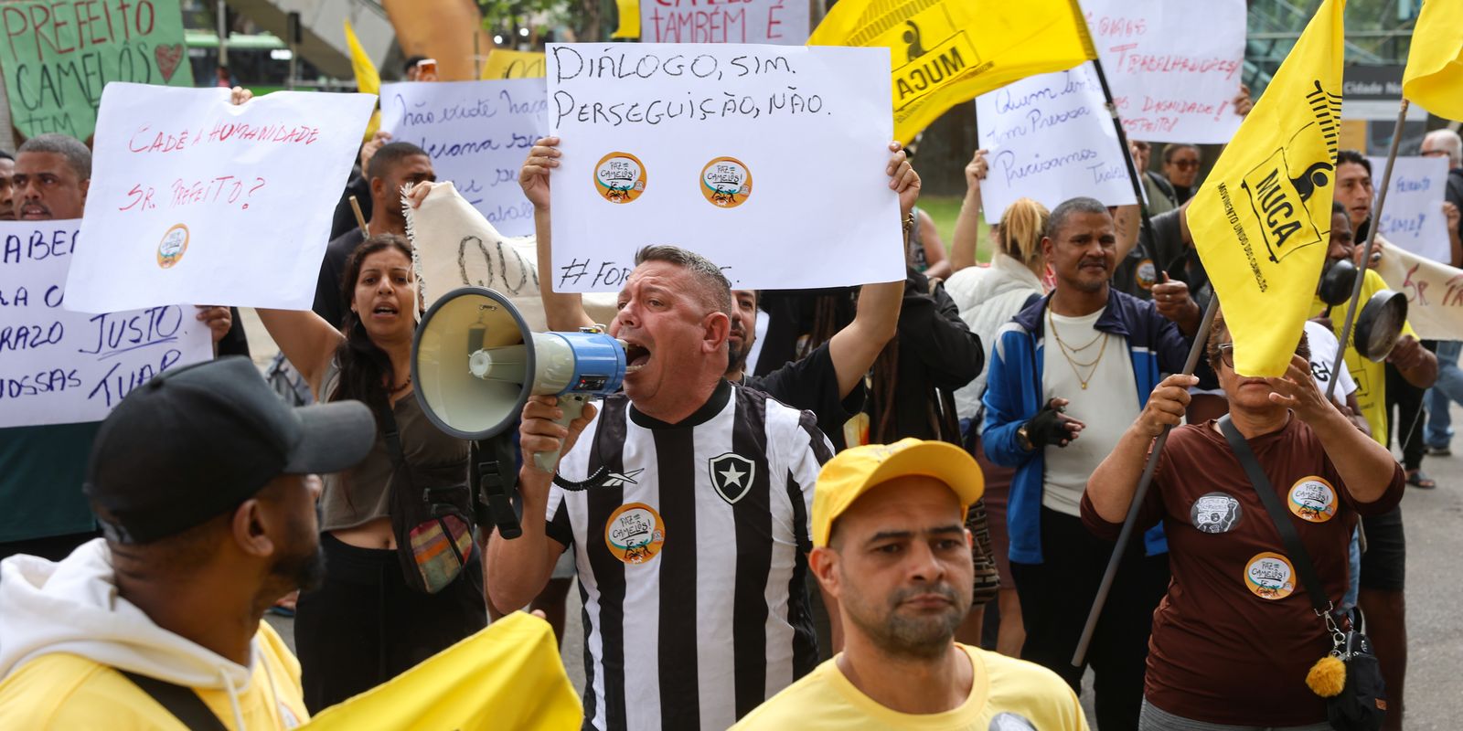 Camelôs protestam no Rio contra o Programa Tolerância Zero e o ordenamento urbano