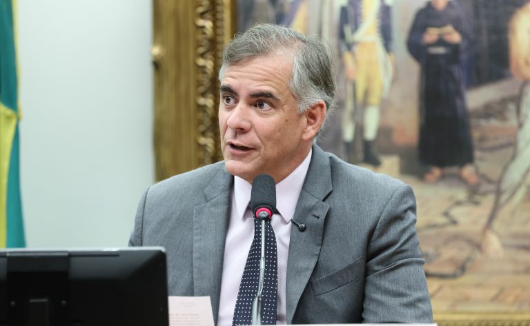 CCJ aprova fim da escala 6x1 e redução da maioridade penal em semestre produtivo