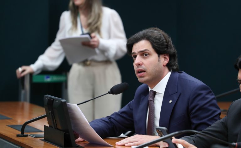 Câmara aprova inclusão de material escolar na LDB