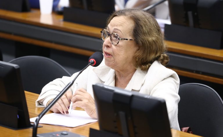 Câmara dos Deputados aprova nova regra para indenização por dano moral em casos de violência doméstica
