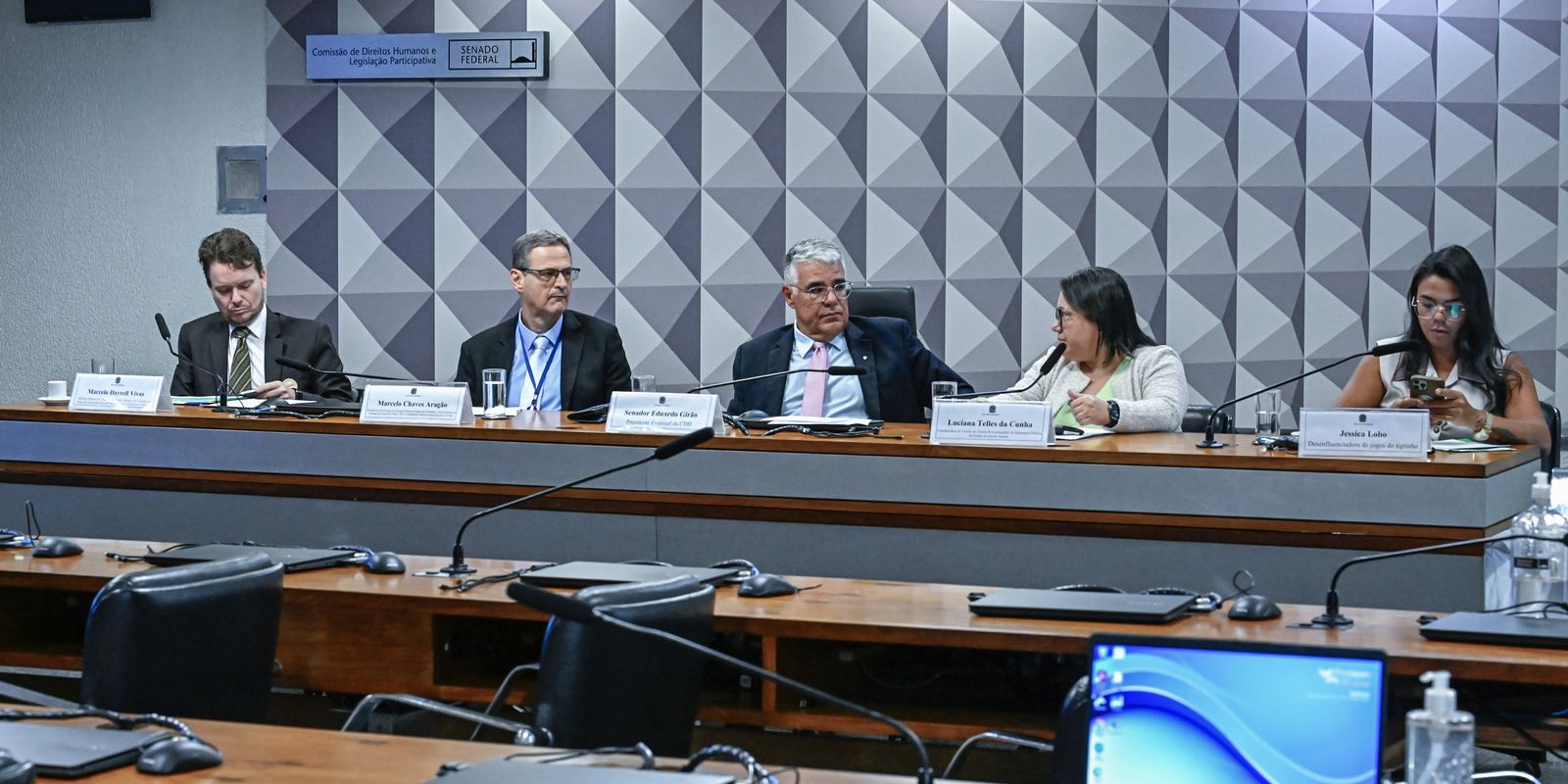Defensores públicos clamam por regras mais rigorosas na publicidade de apostas online