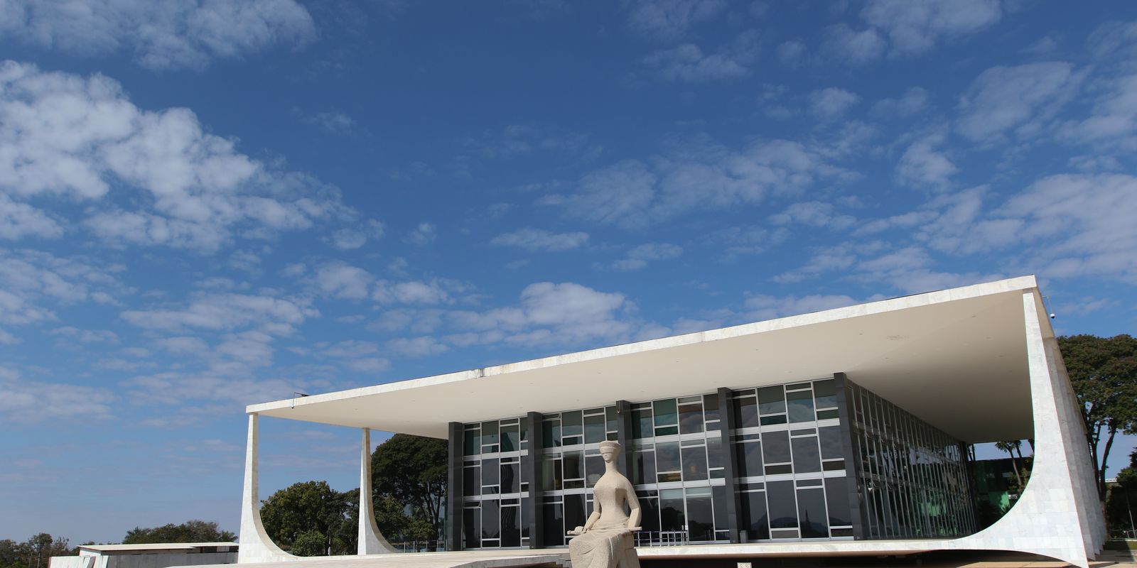 Defesa de Bolsonaro solicita ao Supremo Tribunal Federal a manutenção da prisão domiciliar
