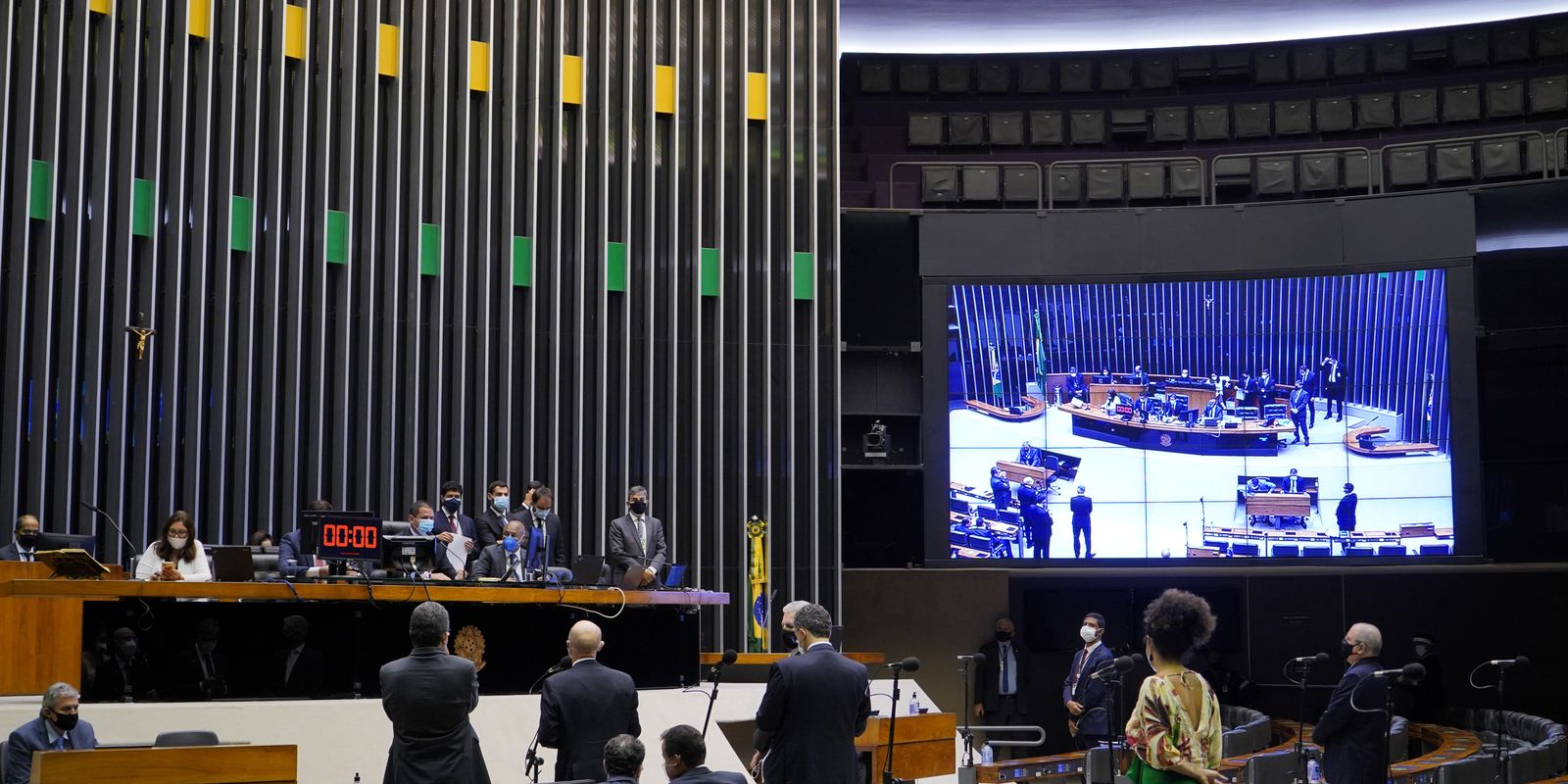 Flávio Dino intima dirigentes partidários a esclarecerem controle de emendas parlamentares