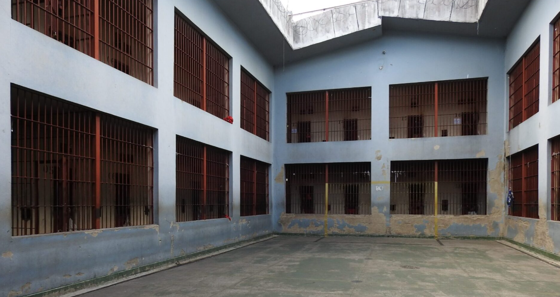 Duas mulheres são presas ao tentar entrar com celulares e drogas em presídio de Juiz de Fora