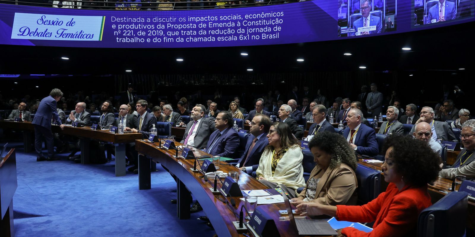 Debate no Senado opõe empresários e sindicatos sobre a PEC 6x1 e a jornada de trabalho