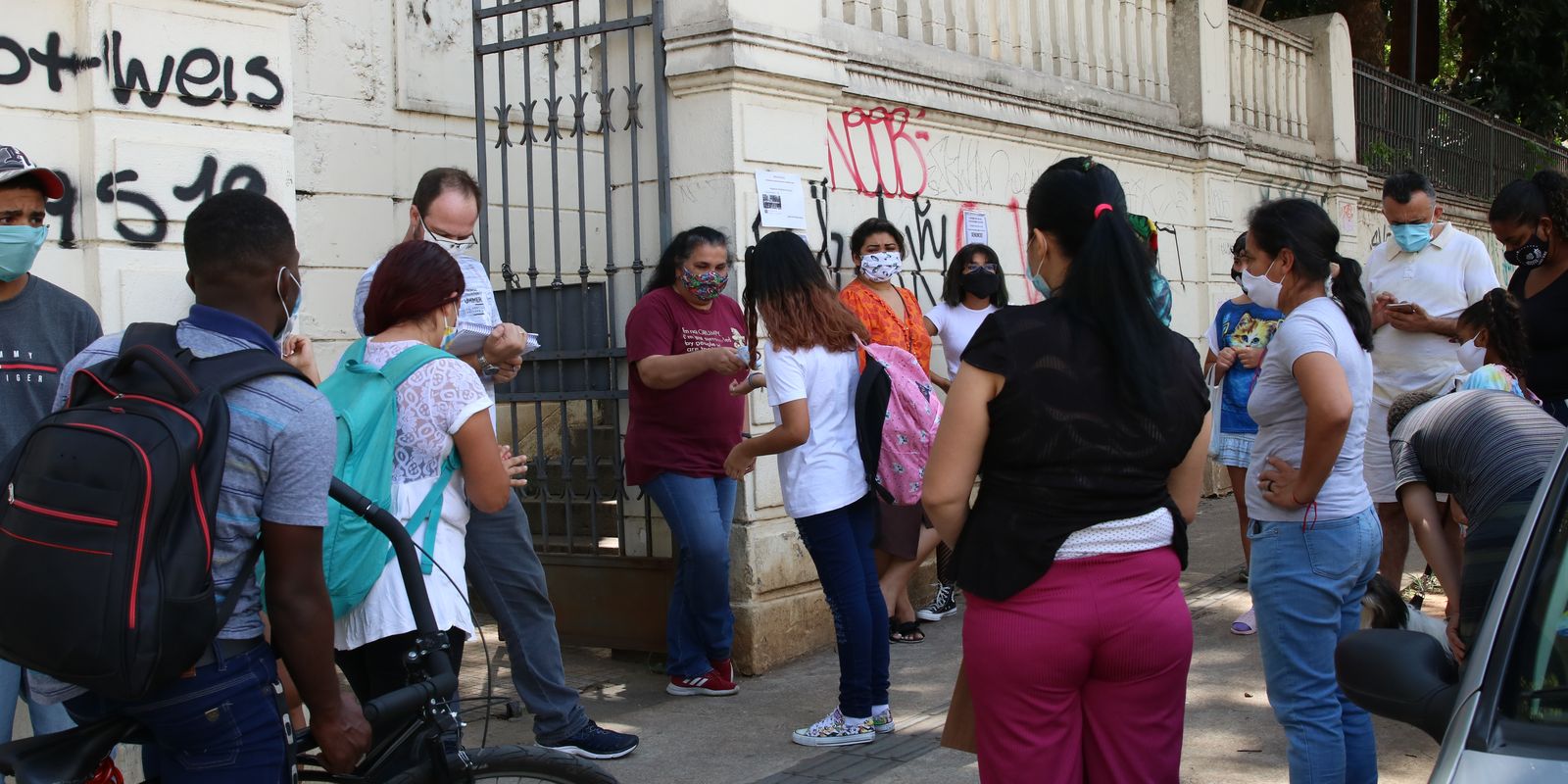 Escolas e o combate à violência contra meninas: o papel da educação na prevenção de agressões entre adolescentes