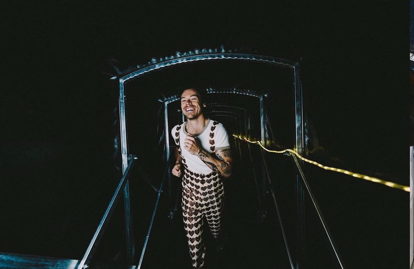 Harry Styles no Brasil: como usar músicas do cantor para praticar inglês antes dos shows