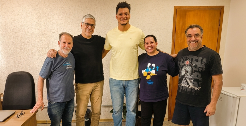 Ídolo do handebol mundial, Thiagus Petrus visita a SEL e projeta parcerias para a modalidade em Juiz de Fora