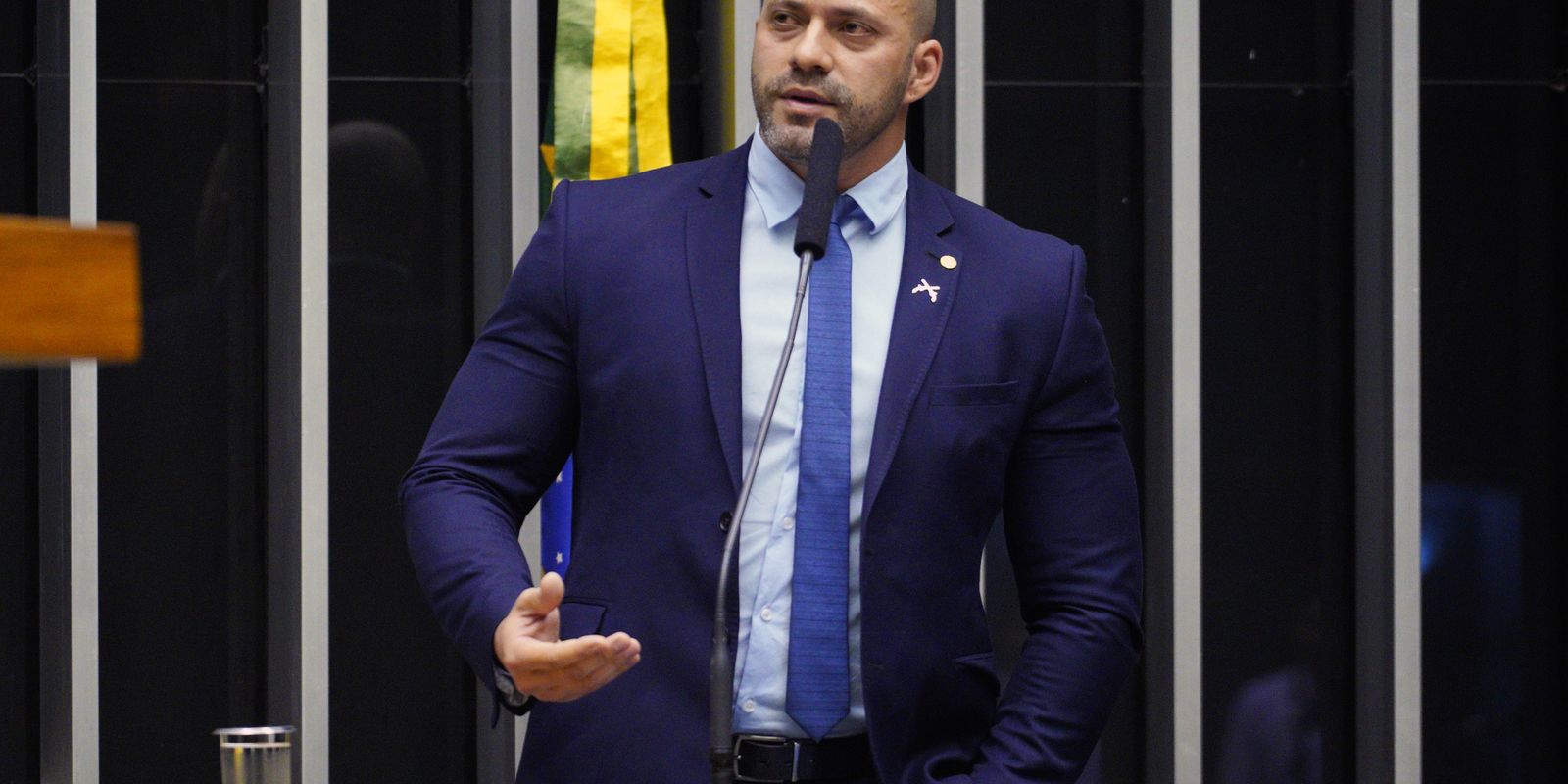 Moraes dá 48 horas para Daniel Silveira explicar vídeo nas redes sociais