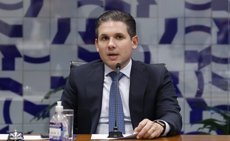 Presidente da Câmara discute dívidas rurais e combustíveis com ministro da Fazenda
