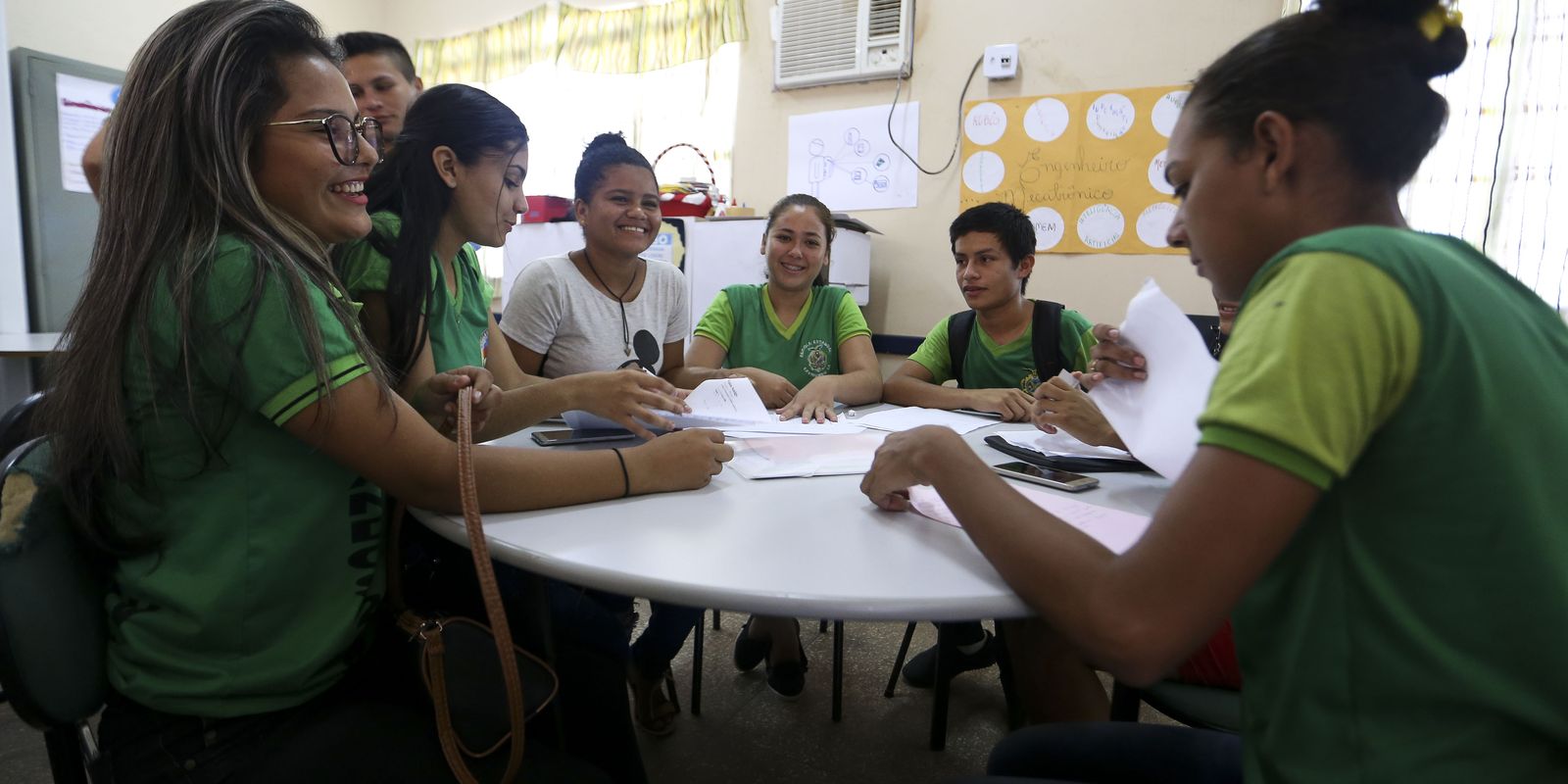 Estudantes nascidos em setembro e outubro recebem parcela do Pé-de-Meia