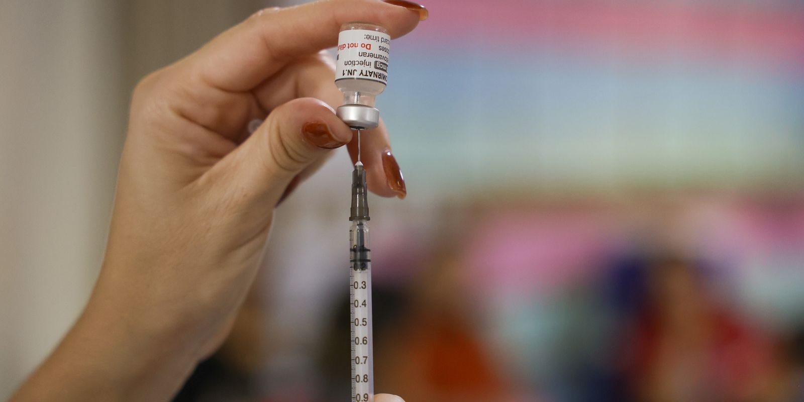Pesquisa indica que vacina contra o HPV reduziu infecções pela metade no Brasil