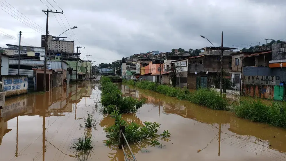 PJF e ETC Empreendimentos realizam mutirão com 22 vagas para obras de macrodrenagem no Bairro Industrial