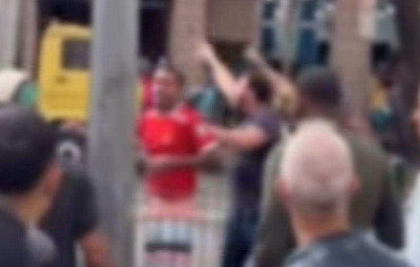 Populares perseguem e detêm homem após roubo de celular na Rua Halfeld