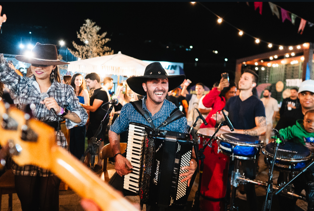 Shows de forró, sertanejo e artistas regionais animam os dois fins de semana do festival em Juiz de Fora. Foto: Divulgação.